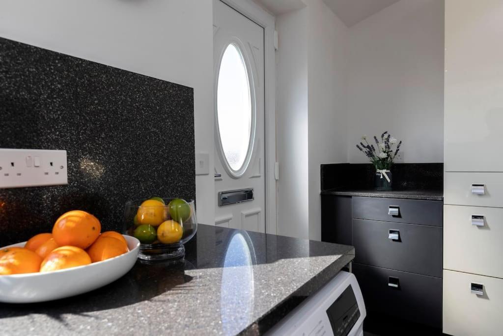 Auckland View - A Comfy & Spacious 4Bed With Views Coundon Exterior photo