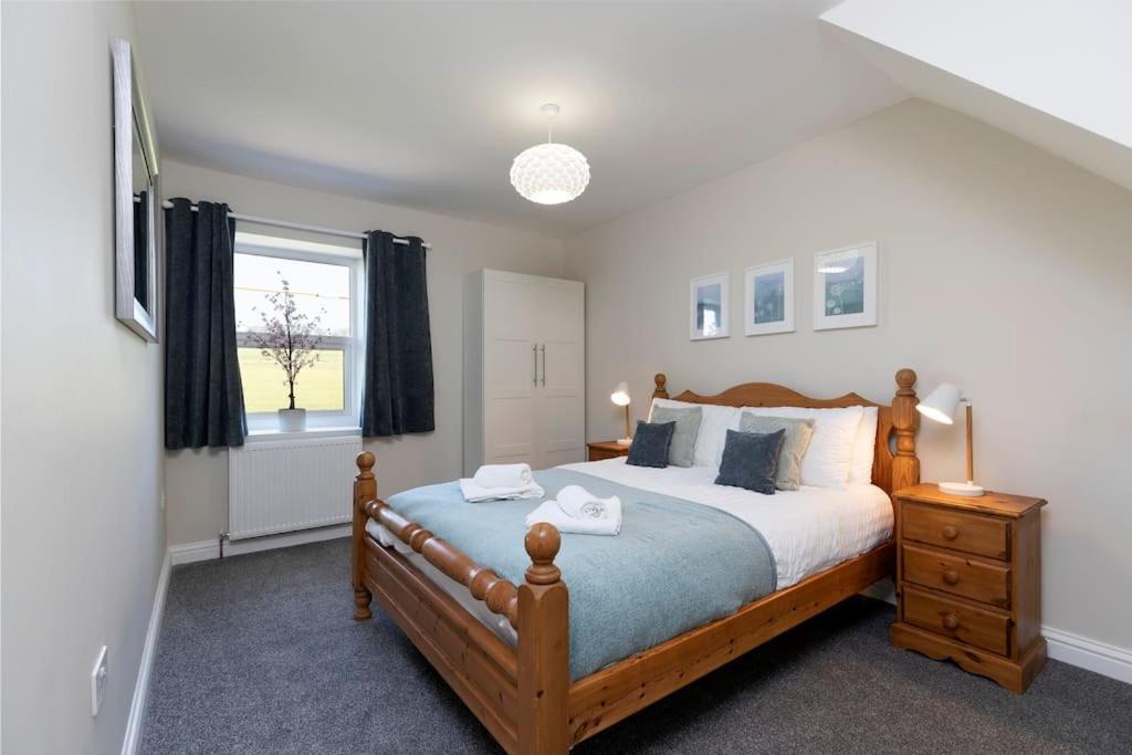 Auckland View - A Comfy & Spacious 4Bed With Views Coundon Exterior photo