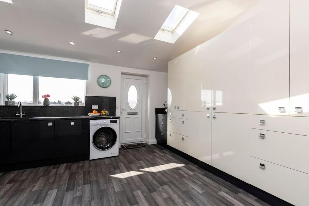 Auckland View - A Comfy & Spacious 4Bed With Views Coundon Exterior photo